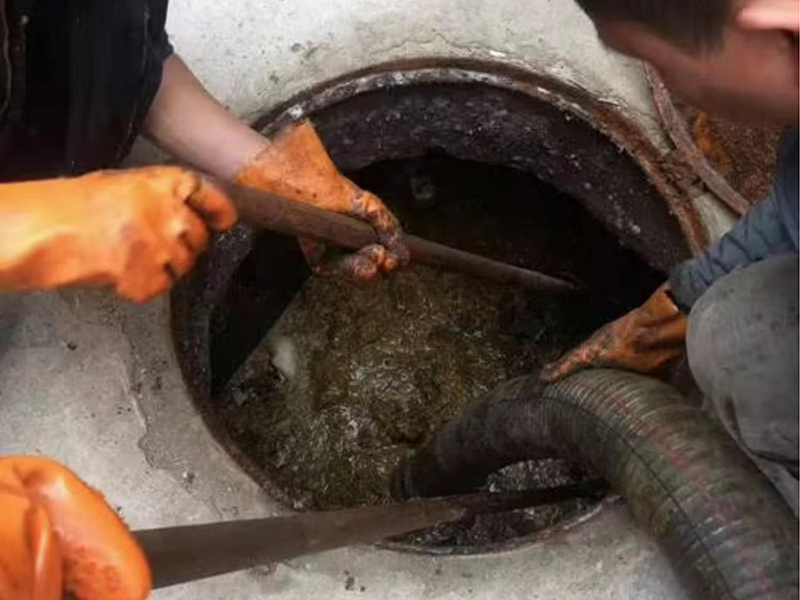 连山清理化粪池时如何避免沼气的危害?